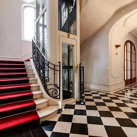 Luxury Vip Service - Carl Lewis